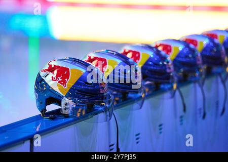 Munich, Allemagne. 27 septembre 2024. Symbol Casques dans le match amical du Global Series Challenge EHC RB MUENCHEN - BUFFALO SABRES 0-5 au SAP Garden à Munich, Allemagne, le 27 septembre 2024. Saison 2024/2025, Journée x, photographe : ddp images/STAR-images crédit : ddp Media GmbH/Alamy Live News Banque D'Images