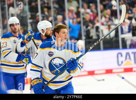 John Jason JJ Peterka dans le match amical du Global Series Challenge EHC RB MUENCHEN - BUFFALO SABRES 0-5 au SAP Garden à Munich, Allemagne, le 27 septembre 2024. Saison 2024/2025, Journée x, photographe : ddp images / STAR-images Banque D'Images