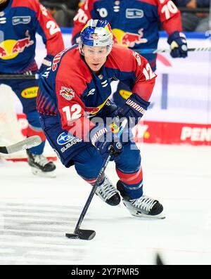 Benjamin Smith, EHC RB MUC 12 dans le match amical du Global Series Challenge EHC RB MUENCHEN - BUFFALO SABRES 0-5 au SAP Garden à Munich, Allemagne, le 27 septembre 2024. Saison 2024/2025, journée x, photographe : Peter Schatz Banque D'Images