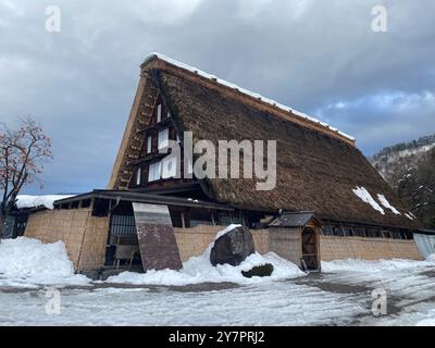 Maison de style gassho dans Shirakawago Village, Japon Banque D'Images