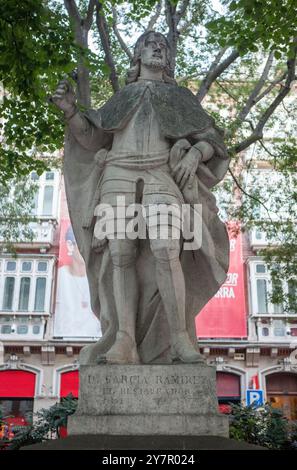 Pampelune, Espagne - 10 juillet 2024 : Garcia Ramirez de la sculpture de Navarre, par Domenico Olivieri 1747, Pampelune, Espagne Banque D'Images