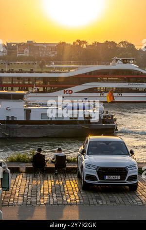 Bateau d'excursion Rhein Galaxie, le KD, Düsseldorf, sur le Rhin près de Düsseldorf, rive du Rhin, rive de la vieille ville, NRW, Allemagne Banque D'Images