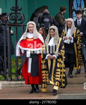 Londres, Royaume-Uni. 1er octobre 2024. Les juges quittent le service de l'abbaye de Westminster pour le début de la nouvelle année juridique, dirigé par le Lord Chief Justice et le Lord Chancelier, en photo Lady Chief Justice Dame Sue Carr et Shabana Mahmood, Lord Chancelier, crédit : Ian Davidson/Alamy Live News Banque D'Images