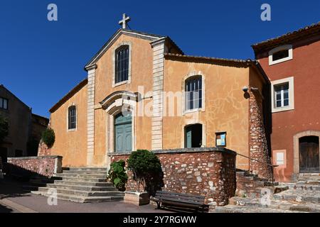 C17ème façade de l'Eglise Saint Michel, ou Eglise Saint Michel, Village de Roussillon Parc régional du Luberon Vaucluse Provence France Banque D'Images