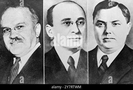 CHEF DE LA SÉCURITÉ RUSSE LICENCIÉ 10.7.53 Laurenti Beria, le chef de la sécurité soviétique, a été licencié du Parti communiste comme un ennemi du parti et du peuple, il a été officiellement annoncé tôt ce matin. Beria, un ami proche de Staline, détenait l'autorité après le premier ministre Georgi Malenkov. La photo montre Laurenti Beria (au milieu), le chef de la sécurité licencié. Droit Georgy Malenkov. Gauche Vyacheslav Molotov. 10 juillet 1953 Banque D'Images