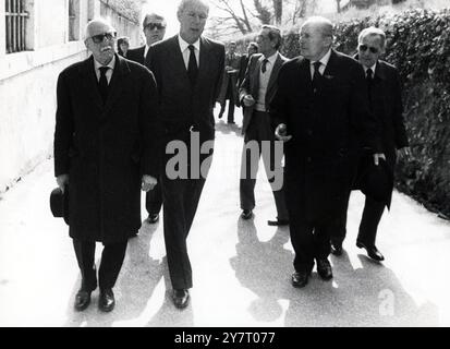 Anni '90 Archivio Storico Olycom/LaPresse Vittorio Emanuele di Savoia (Napoli, 12 febbraio 1937 - Ginevra, 3 febbraio 2024) è stato un membro di Casa Savoia, figlio dell'ultimo re d'Italia Umberto II e di Maria José del Belgio ; dal 1983 è stato pretendente al trono d'Italia in disputa dal 2006 con la linea dinastica di Aimone di Aimone di Aimone di Savoia ; Marina Aposo, Filida, Filia, Filida. Nella Foto : Conte Solaro, Vittorio Emanuele di Savoia, Conte Pianzolo e Colonello Scapole dopo la Messa di sufragio della Regina Elena del Montenegro sur la photo : Comte Solaro, Banque D'Images