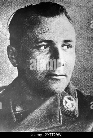 LE DÉPUTÉ D'HITLER AURAIT ÉTÉ Un MOINE EN ITALIE 4-2-52 Martin Bormann, député d'Hitler , qui a disparu à Berlin, le lendemain de la mort de son chef, vivrait maintenant comme moine dans un monastère italien. Dans les rapports précédents, il a été donné comme dans les Hautes Andes et à Tanger, mais Herr Stern, un dirigeant néo-nazi ouest-allemand, . Prétend que Bormann est maintenant un frère, connu sous le nom de Martini, habitant une cellule dans le monastère de San Ant??nio, à Rome est via. Manzoni. Bormann a été condamné à mort en son absence pour crimes de guerre par le Tribunal de Nuremberg. I.N.P. PHOTO MONTRE : :- Un portrait de Martin Bormann, w Banque D'Images