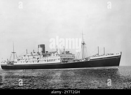 NAVIRES NOMMÉS POUR LA TOURNÉE ROYALE le roi et la reine voyageront dans un navire de la Shaw Savill et Albion Line soit la SS Ceramic ou le SS Gothic lors de leur visite proposée en Australie et en Nouvelle-Zélande en 1952, il a été appris à Londres. Les décisions finales sur la tournée seront prises à la lumière de la situation mondiale, le directeur de la tournée australienne s'envole maintenant pour l'Angleterre pour des discussions. Gothic (15, 902) et Ceramic (15 896 tonnes) ont été construits selon des spécifications similaires. Ce sont des vapeurs à turbine à vis jumelles, avec croiseur Stern, et sont équipés de radar. Ils sont en partie électroniques Banque D'Images