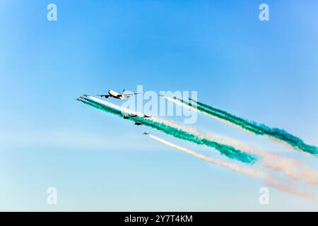 Excellence de la Force aérienne : les Hawks saoudiens brillent au spectacle aérien de la 94e Journée nationale de la Corniche d'Al Khobar, ville : Al Khobar, Arabie Saoudite.27 septembre 2024. Banque D'Images