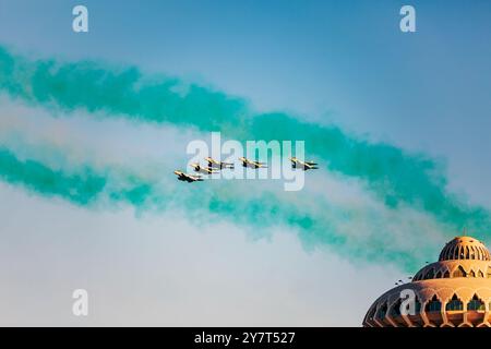 Excellence de la Force aérienne : les Hawks saoudiens brillent au spectacle aérien de la 94e Journée nationale de la Corniche d'Al Khobar, ville : Al Khobar, Arabie Saoudite.27 septembre 2024. Banque D'Images