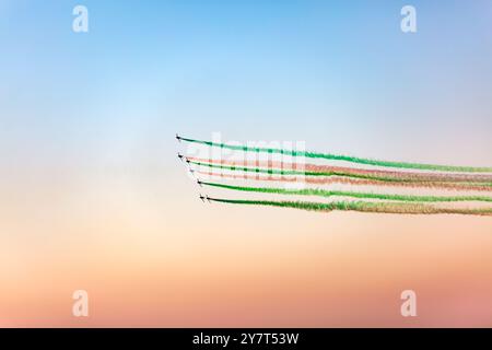 Excellence de la Force aérienne : les Hawks saoudiens brillent au spectacle aérien de la 94e Journée nationale de la Corniche d'Al Khobar, ville : Al Khobar, Arabie Saoudite.27 septembre 2024. Banque D'Images