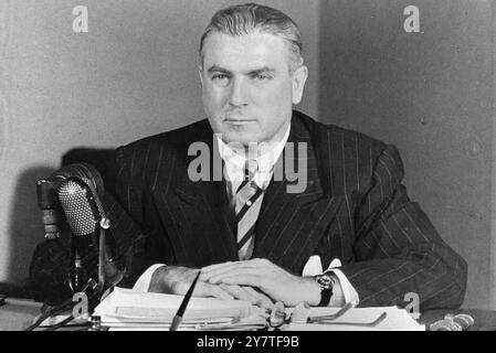 HOMME QUI VEUT ACHETER LE DÉSARMEMENT ATOMIQUE cette nouvelle image montre le sénateur Brien McMahon, président de la Commission mixte de l'énergie automatique du Congrès, qui a récemment fait la proposition sensationnelle que l'Amérique devrait offrir d'acheter le désarmement atomique avec un " plan Marshall mondial " de 50 000 millions de dollars. Après le « feu vert » du président Truman pour le projet de bombe à hydrogène, le sénateur McMahon a exhorté à tenter de parvenir à un accord avec la Russie sur le contrôle atomique. Mais lors d'une conférence de presse à Washington il y a quelques jours, M. Dean Acheson, U.S.secretary ans, a indiqué que l'Amérique n'envisageait pas de an Banque D'Images