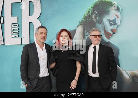 30 septembre 2024, Los Angeles, Californie, États-Unis : Todd Phillips, Lady Gaga, Joaquin Phoenix lors de la première de Joker : folie Ã deux au Théâtre chinois TCL IMAX (crédit image : © Nina Prommer/ZUMA Press Wire) USAGE ÉDITORIAL SEULEMENT! Non destiné à UN USAGE commercial ! Banque D'Images