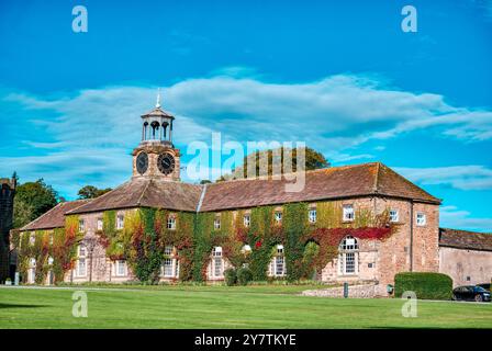 Vieux bloc stable et tour de l'horloge, Swinton Park Hotel, Swinton Park, Masham, Yorkshire, ROYAUME-UNI Banque D'Images