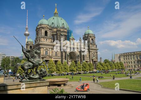 Chasseur de lion à cheval par Albert Wolff, cathédrale de Berlin, Lustgarten, Mitte, Berlin, Allemagne, Löwenkämpfer zu Pferde von Albert Wolff, Berliner Dom Banque D'Images