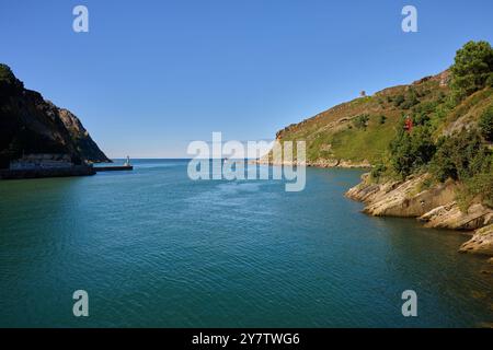 Vue de l'entrée du port de Gipuzkoa, pays Basque, Euskadi, Espagne Banque D'Images