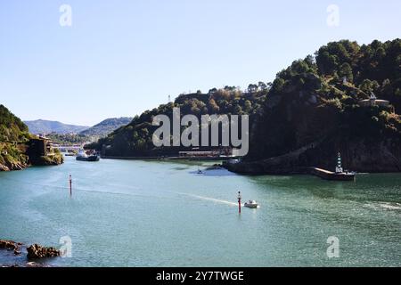 Vue de l'entrée du port de Gipuzkoa, pays Basque, Euskadi, Espagne Banque D'Images