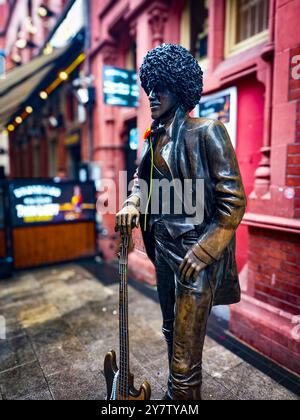 Dublin, Irlande. Célèbre statue de l'ancien chanteur de Thin Lizzy, bassiste et chanteur Phil Lynott dans le centre de Dublin. 25 septembre 2024 Banque D'Images