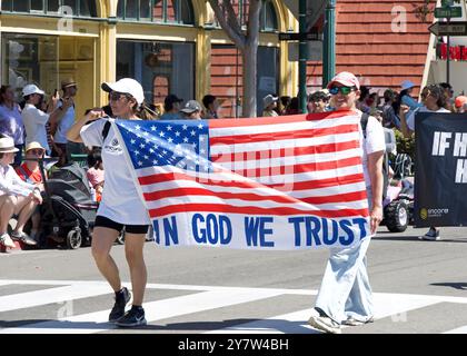 Alameda, CA - 4 juillet 2023 : participants au défilé d'Alameda du 4 juillet, l'un des plus grands et des plus longs défilés du jour de l'indépendance du pays. Banque D'Images