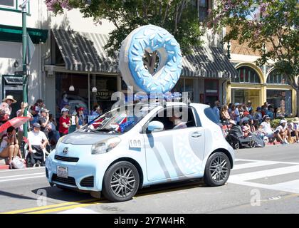 Alameda, CA - 4 juillet 2023 : participants au défilé d'Alameda du 4 juillet, l'un des plus grands et des plus longs défilés du jour de l'indépendance du pays. Banque D'Images