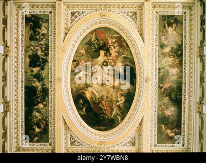 Londres, Whitehall Banqueting House, Rubens plafond L'Apothéose de Jacques 1 (1566-1625 par Rubens, Peter Paul (1577-1640) Pieter Pauwel (Peter Paul) Rubens (28 juin 1577 - 30 mai 1640) était un artiste flamand, considéré par beaucoup comme l'un des plus grands peintres de l'histoire de l'art européen, un maître du style baroque et le plus important peintre flamand du XVIIe siècle. ©TopFoto Banque D'Images