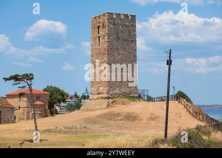 Nea Fokaia : Byzantine Tower (composé Paul). Halkidiki, Grèce Banque D'Images