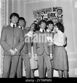 La cire des Beatles à Madame Tussauds à Londres - (de gauche à droite) George Harrison , John Lennon , Ringo Starr et Paul McCartney . 29 avril 1964 Banque D'Images