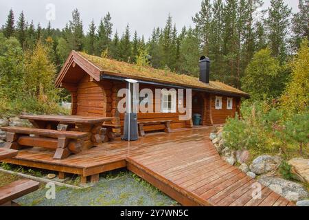 Le chalet et la cabane dans l'Ovi raisin - Visitor point Reisa vallée dans le parc national de Reisa, Nordreisa, Troms, Norvège Banque D'Images
