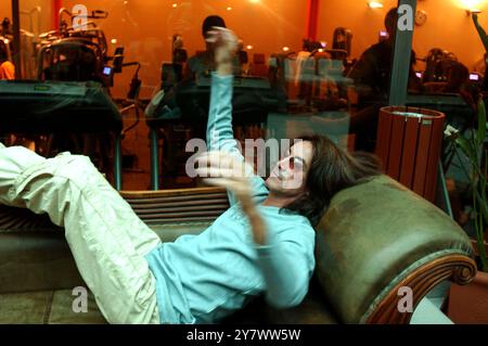 Milan Italie 03/2003 : Alberto Fortis, chanteur italien, pendant la séance photo Banque D'Images