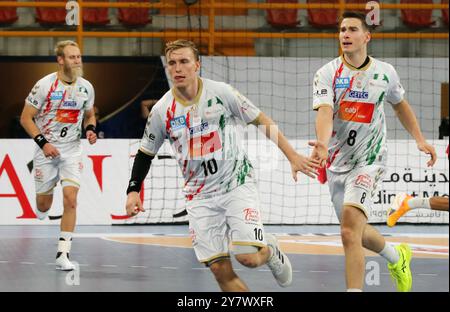 Neu Kairo, Egypte. 1er octobre 2024. Handball, Super Globe IHF, finale, demi-finale, SC Magdeburg - Al Ahly Cairo. Les joueurs de Magdeburg acclament. Crédit : Khaled Elfiqi/dpa/Alamy Live News Banque D'Images