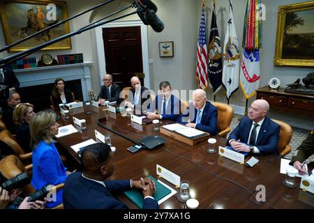 Washington, États-Unis. 1er octobre 2024. Le président AMÉRICAIN Joe Biden reçoit un briefing interagences sur la réponse à l’ouragan Helene à la Maison Blanche à Washington le 1er octobre 2024. Photo de Yuri Gripas/Pool/Sipa USA crédit : Sipa USA/Alamy Live News Banque D'Images