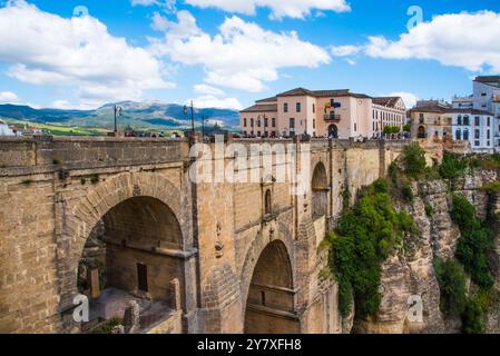 Ronda, le plus célèbre, le plus grand, des villages blancs, Ponte Nuevo, pont vers la vieille ville, province de Malaga, Espagne Banque D'Images