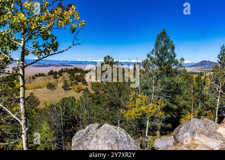 Wilkerson Pass dans le Colorado avec vue sur la chaîne de montagnes ColleGiant Banque D'Images