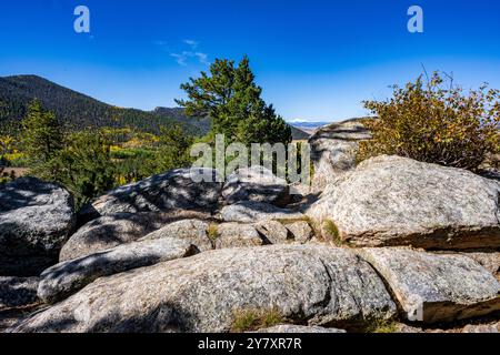 Wilkerson Pass dans le Colorado avec vue sur la chaîne de montagnes ColleGiant Banque D'Images