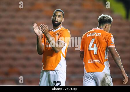 Blackpool, Royaume-Uni. 1er octobre 2024. CJ Hamilton de Blackpool applaudit les fans à domicile après le match de Sky Bet League 1 Blackpool vs Lincoln City à Bloomfield Road, Blackpool, Royaume-Uni, le 1er octobre 2024 (photo par Gareth Evans/News images) à Blackpool, Royaume-Uni le 10/1/2024. (Photo de Gareth Evans/News images/SIPA USA) crédit : SIPA USA/Alamy Live News Banque D'Images