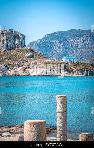 Vue d'une petite chapelle sur l'île de Kastri de Kefalos, Kefalos, Kos, Grèce Banque D'Images