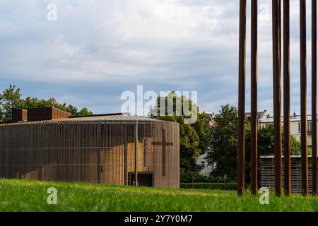 Berlin Allemagne 2024 : le Mémorial du mur de Berlin sur Bernauer Strasse offre de nombreuses reliques et informations sur l'histoire. Banque D'Images