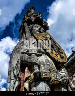 Statue de Roland devant la mairie sur la place du marché, ville hanséatique de Brême, Allemagne Banque D'Images