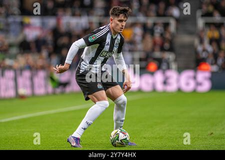 Newcastle upon Tyne, Royaume-Uni. 1er octobre 2024. Newcastle upon Tyne, Angleterre - 1er octobre : Tino Livramento de Newcastle lors du match de la Carabao Cup 2024/25 entre Newcastle United FC et AFC Wimbledon au St James Park le 1er octobre 2024 à Newcastle upon Tyne, Angleterre. (Richard Callis/SPP) crédit : photo de presse sportive SPP. /Alamy Live News Banque D'Images