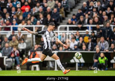 Newcastle upon Tyne, Royaume-Uni. 1er octobre 2024. Newcastle upon Tyne, Angleterre - 1er octobre : Miguel Almiron de Newcastle lors du match de la Carabao Cup 2024/25 entre Newcastle United FC et AFC Wimbledon au St James Park le 1er octobre 2024 à Newcastle upon Tyne, Angleterre. (Richard Callis/SPP) crédit : photo de presse sportive SPP. /Alamy Live News Banque D'Images
