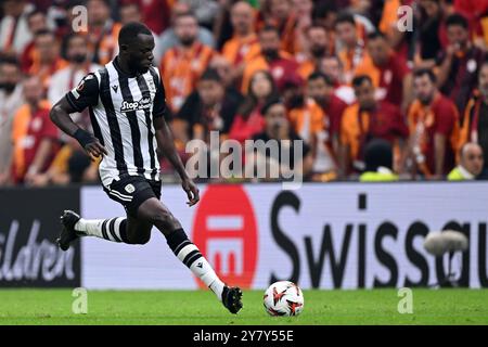 ISTANBUL - Omar Colley du PAOK Saloniki lors du match de l'UEFA Europa League entre Galatasaray SK et PAOK FC au stade Ali Sami Yen Spor Kompleksi le 25 septembre 2024 à Istanbul, Turquie. ANP | Hollandse Hoogte | GERRIT VAN KEULEN Banque D'Images