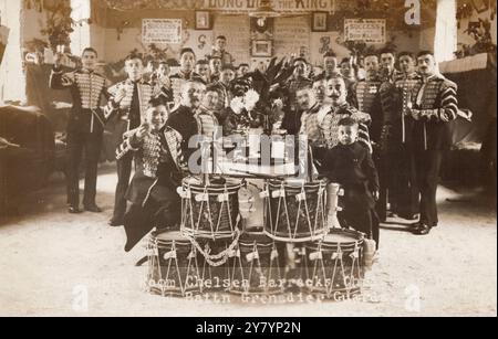 2nd Battalion Grenadier Guards, Drummers Room, Chelsea Barracks, Londres Angleterre, le jour de Noël, carte postale de l'ère WW1. photographe non identifié Banque D'Images