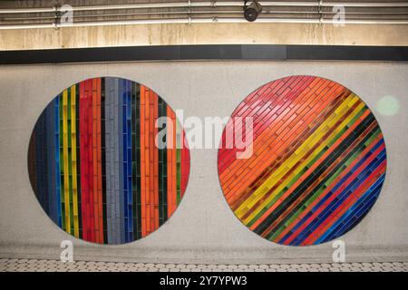 Circles 1966 à la station de métro Peel à Montréal, Québec, Canada Banque D'Images