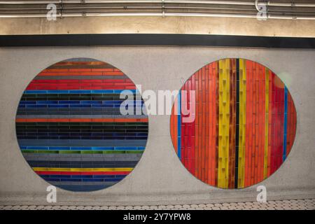 Circles 1966 à la station de métro Peel à Montréal, Québec, Canada Banque D'Images