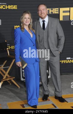 CA. 01 octobre 2024. Katie Finneran, Darren Goldstein aux arrivées pour LA FRANCHISE Premiere, Paramount Theater, Los Angeles, CA, octobre 01, 2024. crédit : Elizabeth Goodenough/Everett Collection/Alamy Live News Banque D'Images