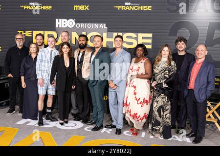 Los Angeles, États-Unis. 1er octobre 2024. Sam Mendes, Amy Gravitt, Daniel Bruhl, Ruaridh Mollica, Darren Goldstein, Aya Cash, Hamesh Patel, Billy Magnussen, Isaac Powell, Lolly Adefope, Jessica Hynes, Jon Brown et Armando Iannucci assistent aux arrivées de la franchise de HBO au Paramount Theater de Los Angeles, CA, le 1er octobre 2024. (Photo de Corine Solberg/Sipa USA) crédit : Sipa USA/Alamy Live News Banque D'Images