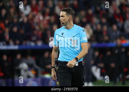 Leverkusen, Allemagne. 1er octobre 2024. Arbitre Sandro Schaerer, Ligue des Champions, 2e journée, Bayer 04 Leverkusen vs AC Milan, Leverkusen, Allemagne. 1er octobre 2024. Crédit : Juergen Schwarz/Alamy Live News Banque D'Images