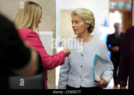 Bruxelles, Belgique. 02 octobre 2024. Ursula von der LEYEN, présidente de la Commission européenne, arrive à la réunion hebdomadaire du Collège de la Commission européenne à Bruxelles, en Belgique, le 2 octobre 2024. Crédit : ALEXANDROS MICHAILIDIS/Alamy Live News Banque D'Images