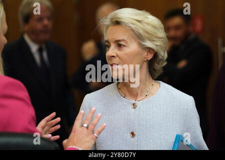 Bruxelles, Belgique. 02 octobre 2024. Ursula von der LEYEN, présidente de la Commission européenne, arrive à la réunion hebdomadaire du Collège de la Commission européenne à Bruxelles, en Belgique, le 2 octobre 2024. Crédit : ALEXANDROS MICHAILIDIS/Alamy Live News Banque D'Images