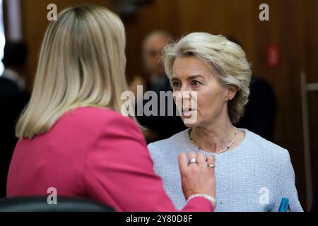 Bruxelles, Belgique. 02 octobre 2024. Ursula von der LEYEN, présidente de la Commission européenne, arrive à la réunion hebdomadaire du Collège de la Commission européenne à Bruxelles, en Belgique, le 2 octobre 2024. Crédit : ALEXANDROS MICHAILIDIS/Alamy Live News Banque D'Images